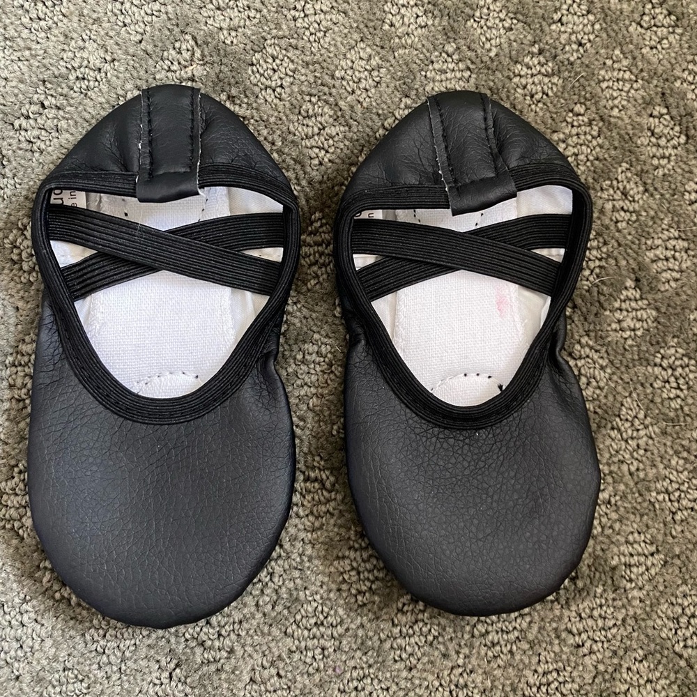 Black ballet slippers